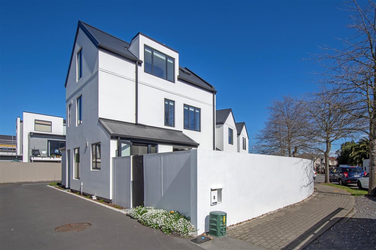 2 Oakford Close, Riccarton, Christchurch - Carousel 1