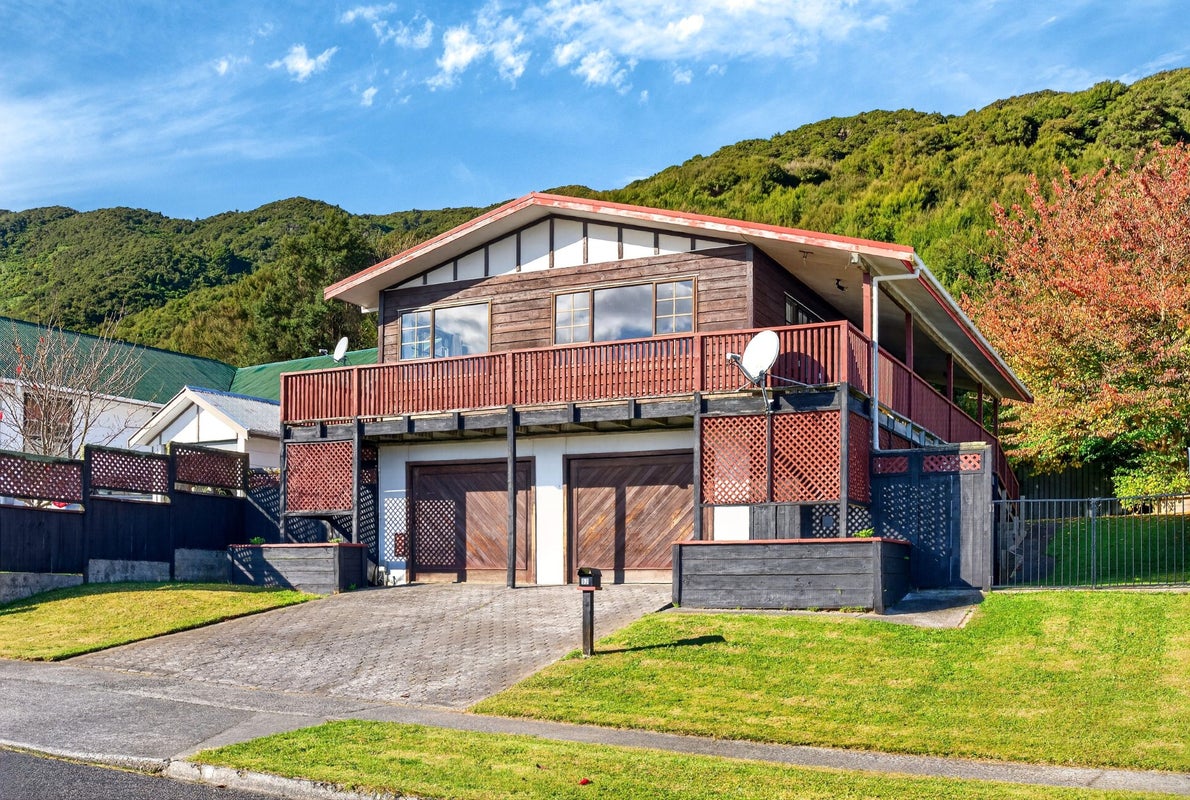 52 Antrim Crescent, Wainuiomata, Lower Hutt - Carousel 1