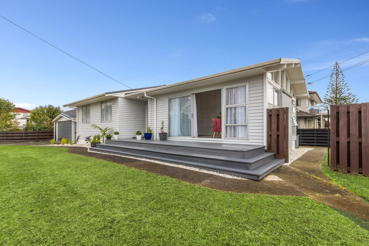 2 Muir Avenue, MANGERE BRIDGE, AUCKLAND - Carousel 2