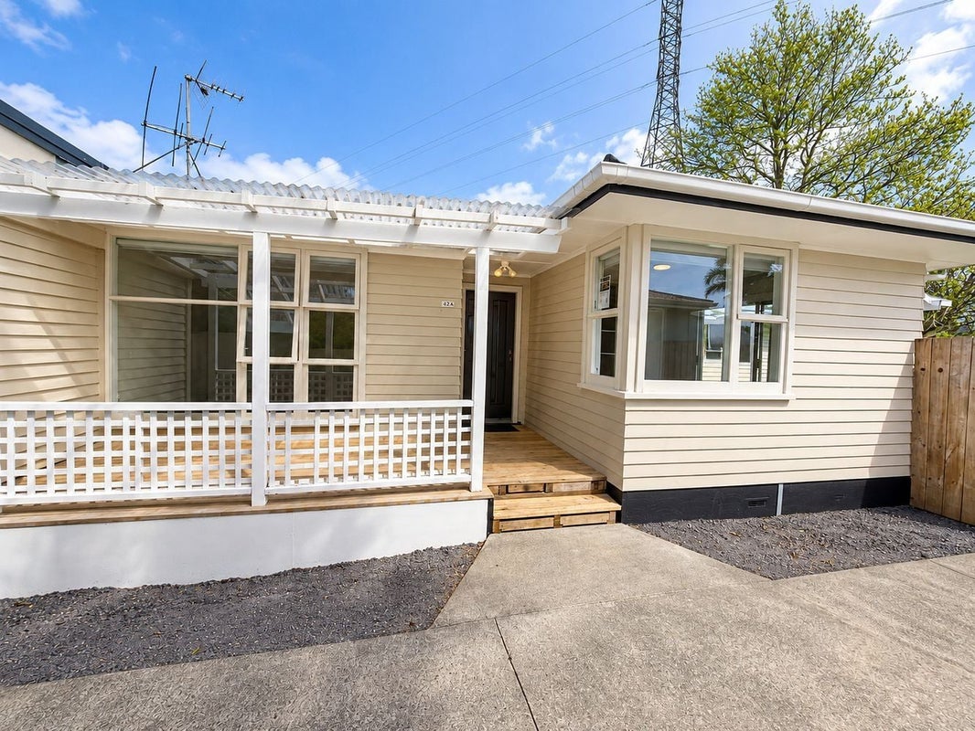 42A Cobham Crescent, Kelston, Waitakere City, Auckland - Carousel 1