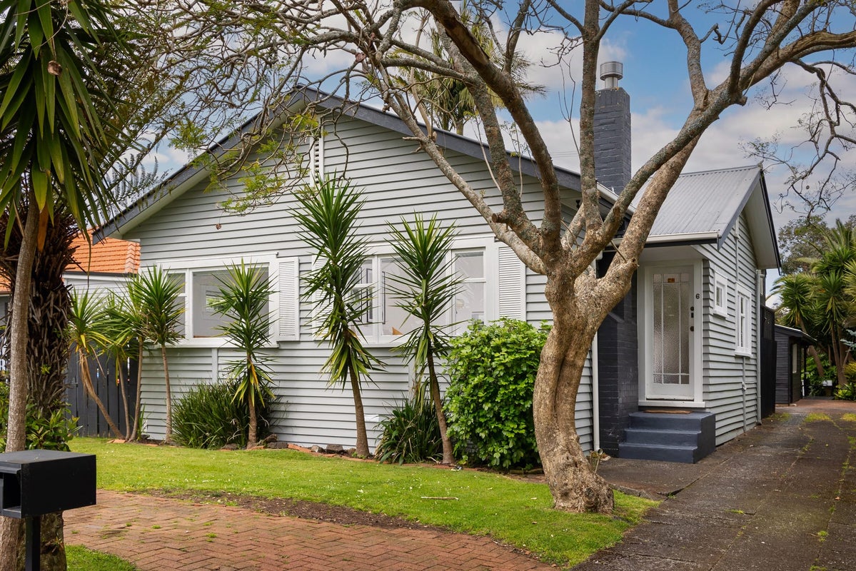 6 Phyllis Street, Mount Albert, Auckland - Carousel 1