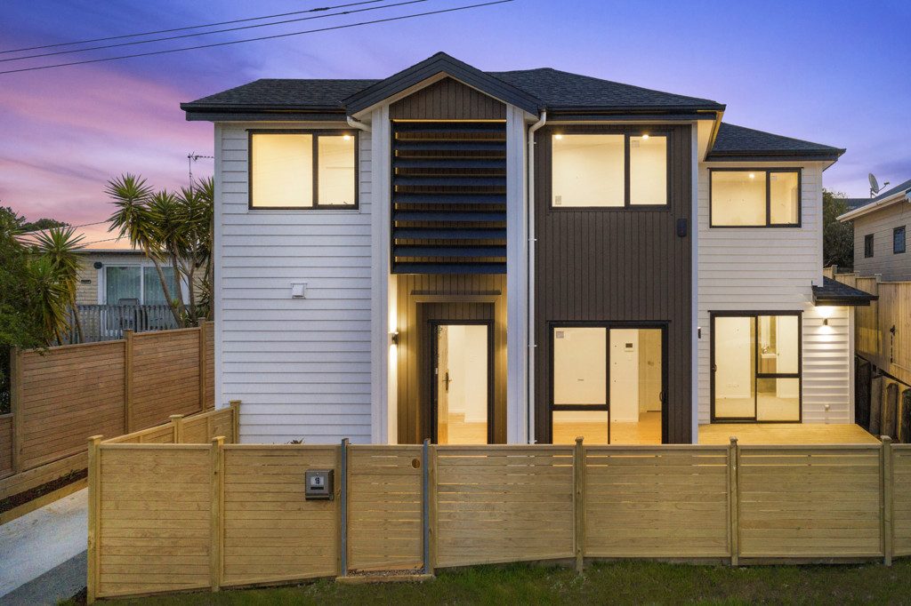 1B Valron Road, Te Atatu South, Auckland - Carousel 1