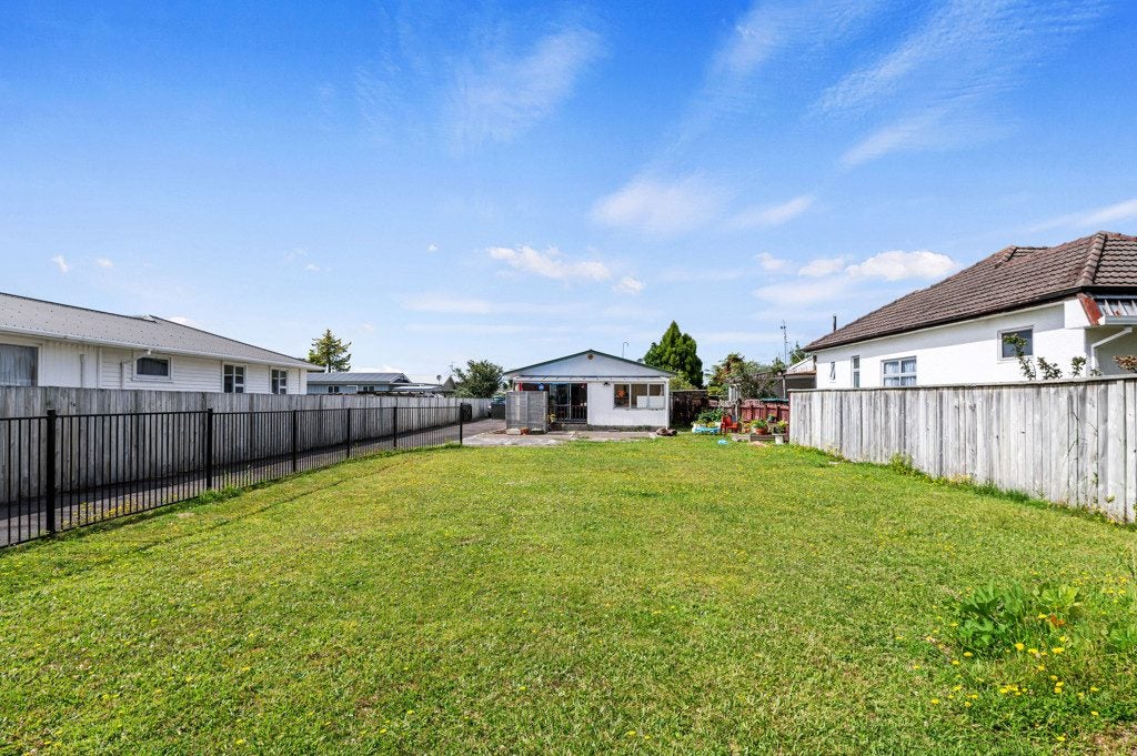 33A Kawaha Point Road, Fairy Springs, Rotorua - Carousel 1