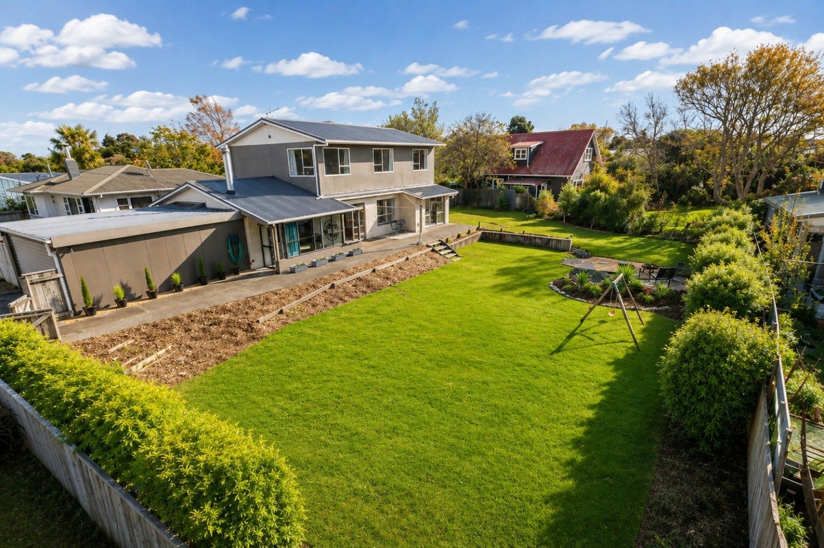 7 Waikare Road, Raumati Beach, Paraparaumu - Carousel 1
