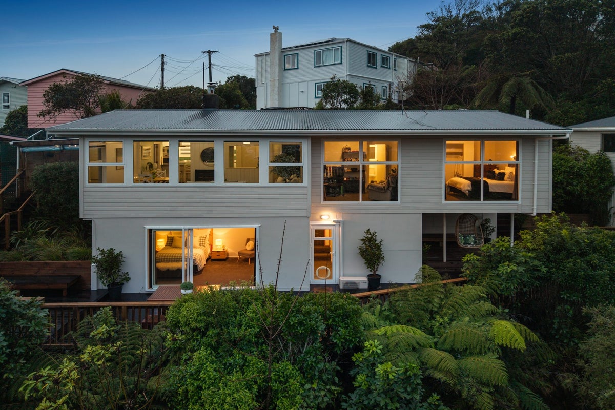 40 Collier Avenue, Karori, Wellington - Carousel 2