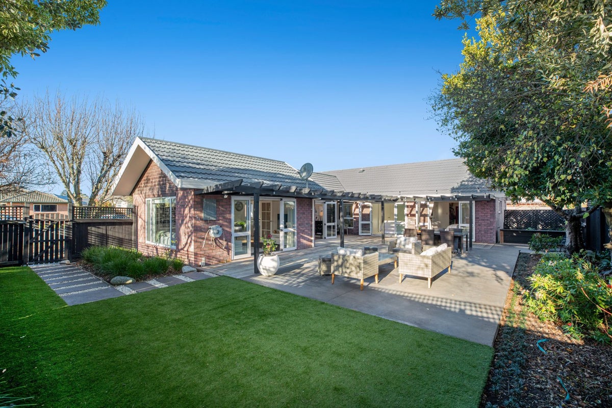 33 Kirsten Place, Parklands, Christchurch - Carousel 1