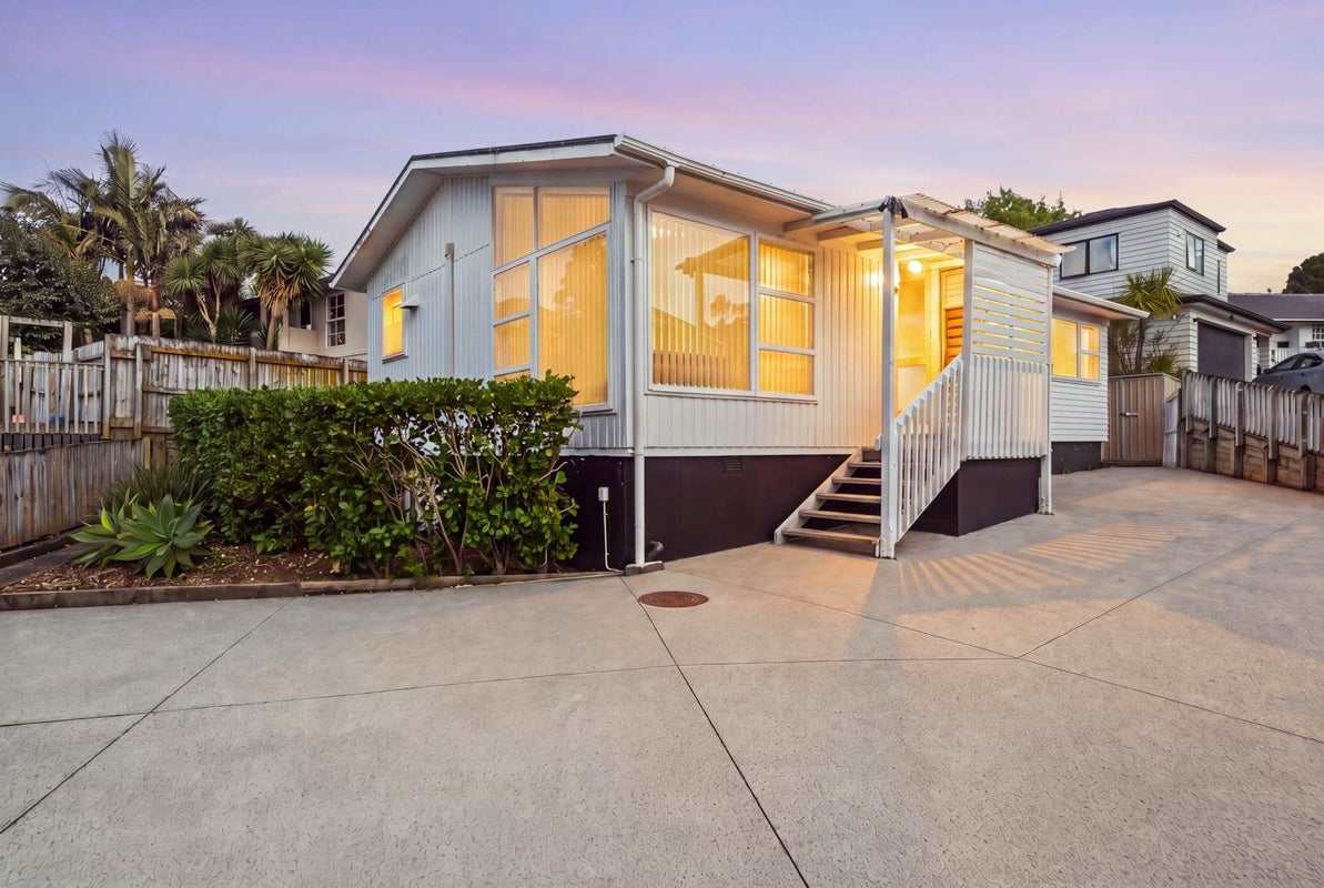 27B Keegan Drive, Massey, Auckland - Carousel 1