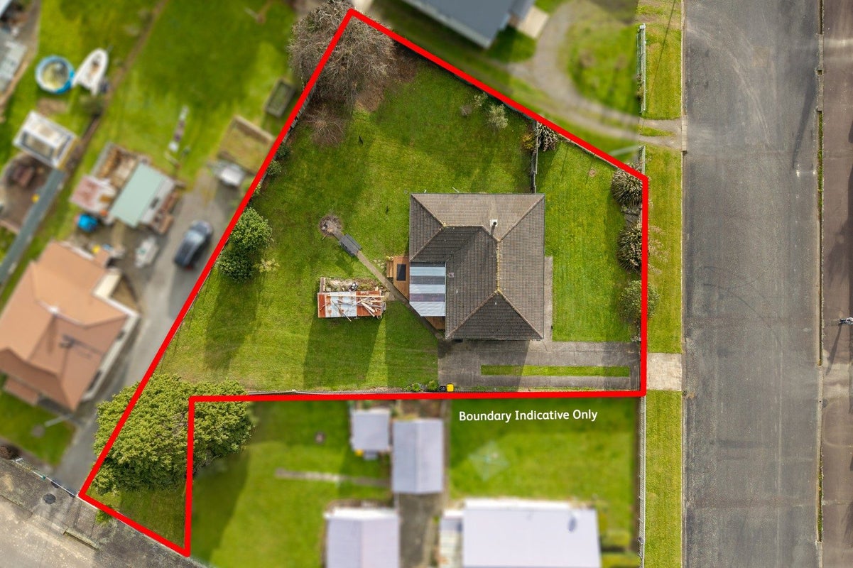 10 Christian Street, Dannevirke - Carousel 21