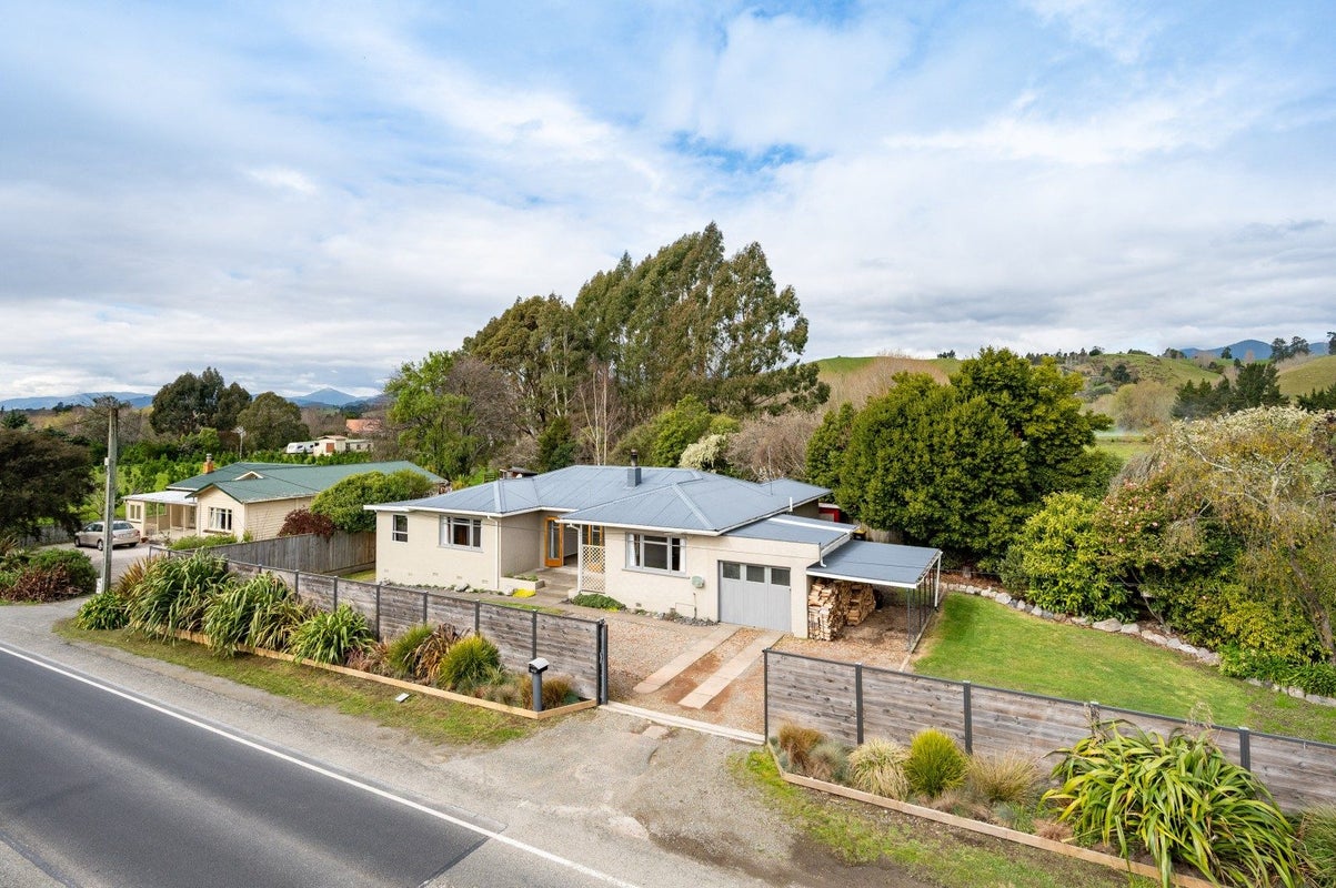 140 Whitby Road, Wakefield - Carousel 1