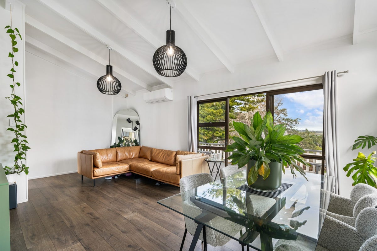 230 Mahia Road, Weymouth, Auckland - Carousel 1