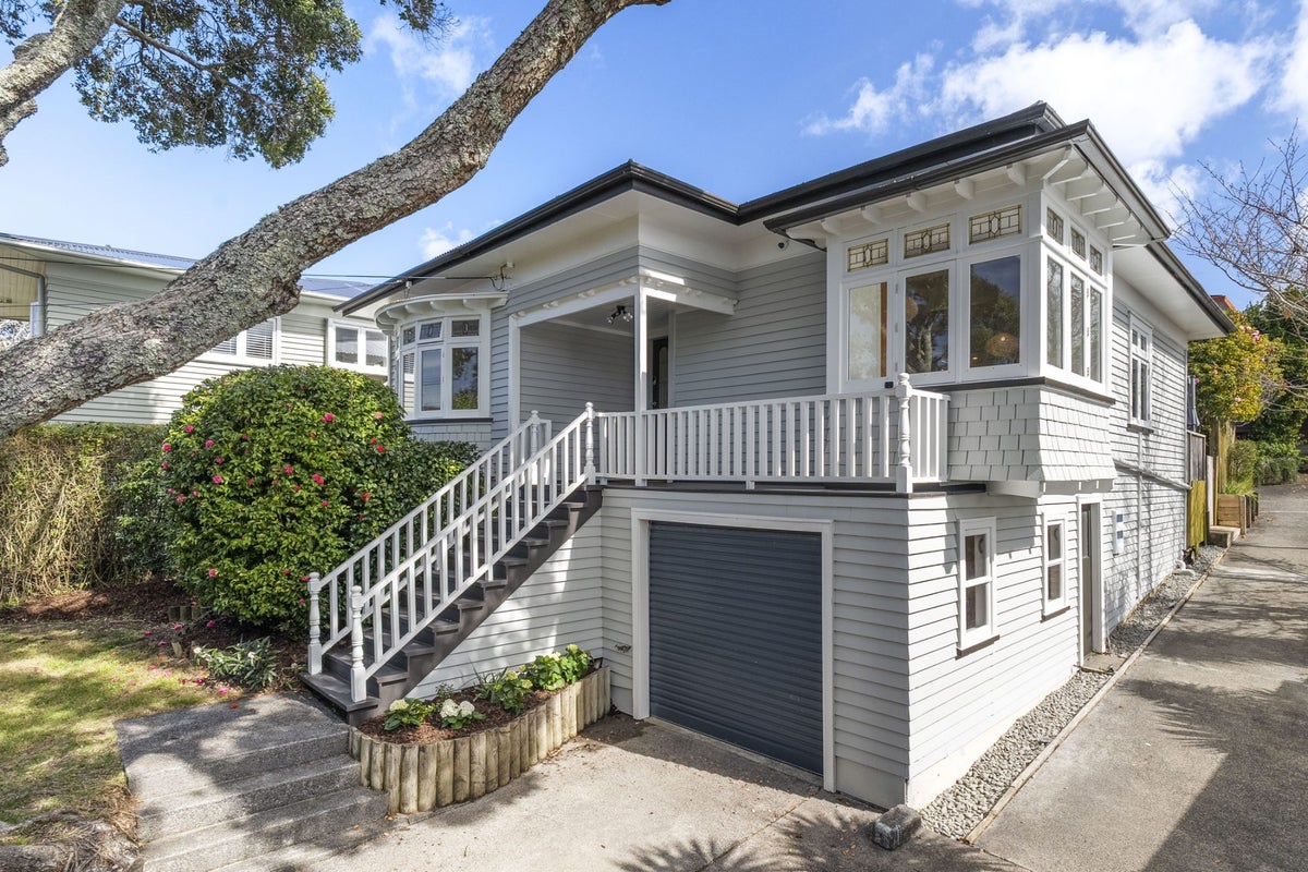 9 Mons Avenue, Mount Roskill, Auckland - Carousel 1