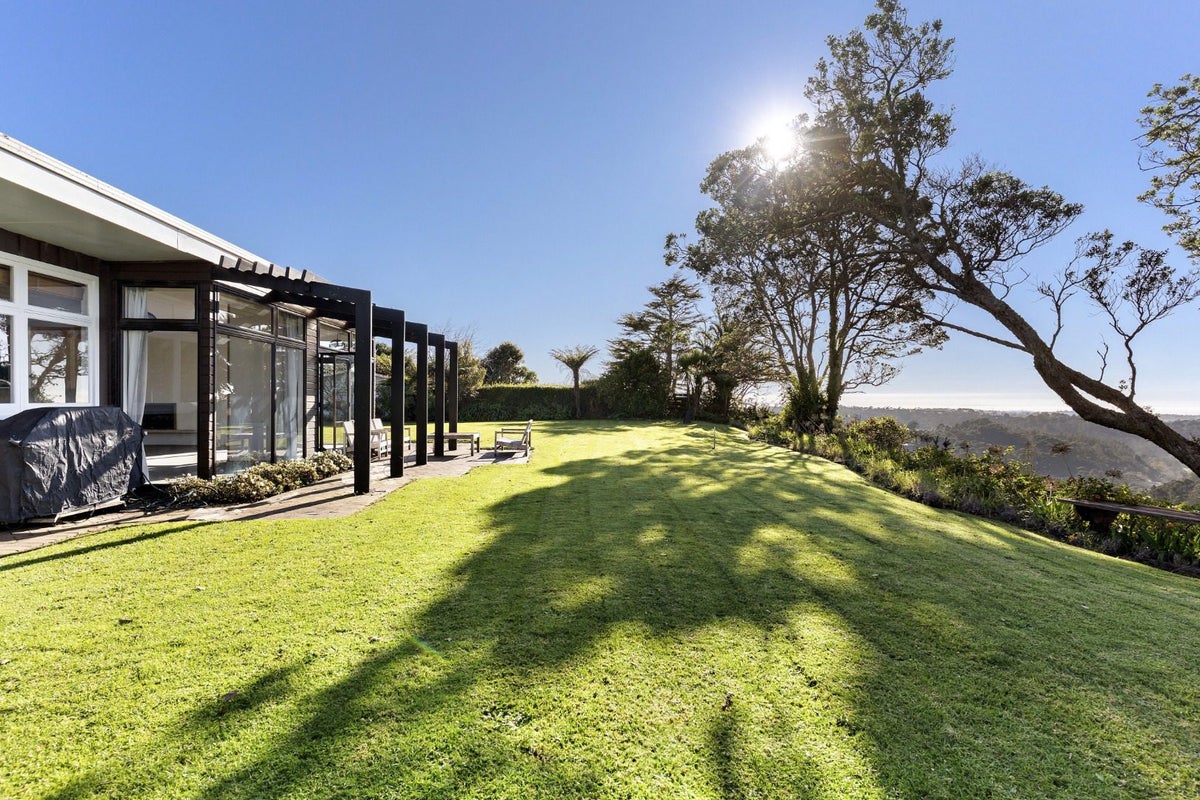 11 Puketaha Road, Swanson, Waitakere City, Auckland - Carousel 2