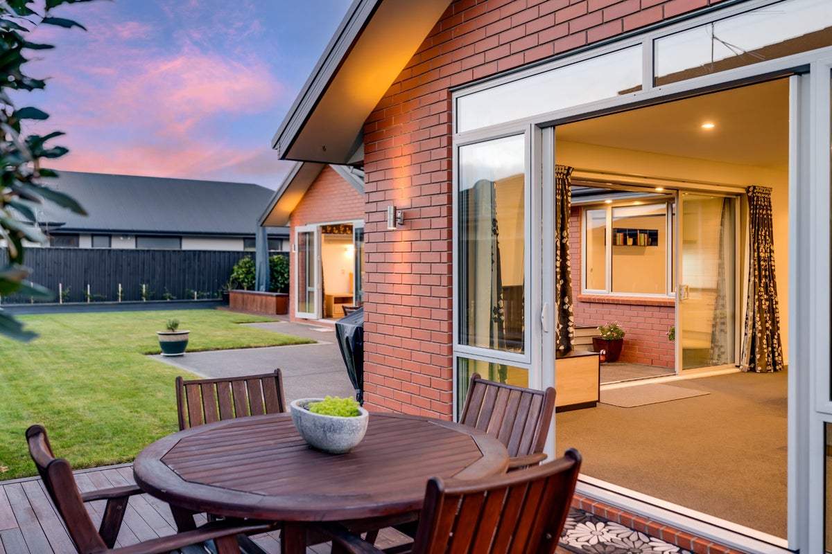 18 Westpark Drive, Burnside, Christchurch - Carousel 2