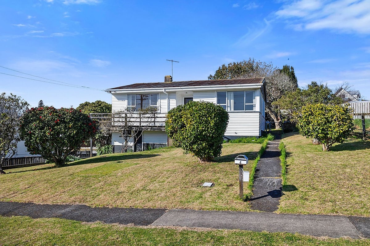 4 Clerke Place, Marfell, New Plymouth - Carousel 1