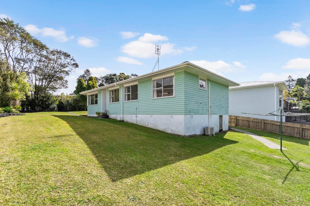 18 Paewai Road, Glen Eden, Auckland - Carousel 1