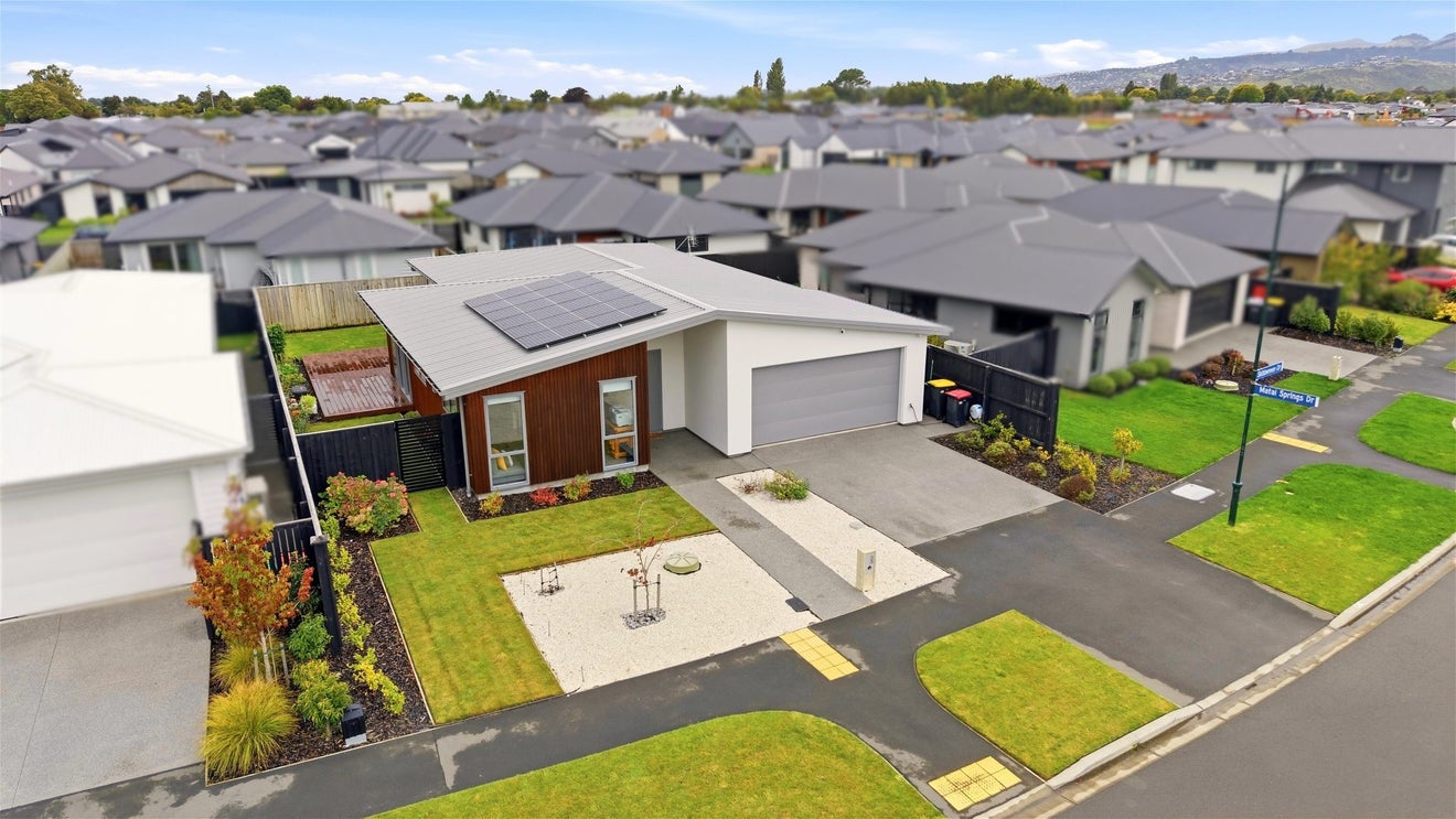 35 Skibbereen Drive, Halswell, Christchurch - Carousel 1