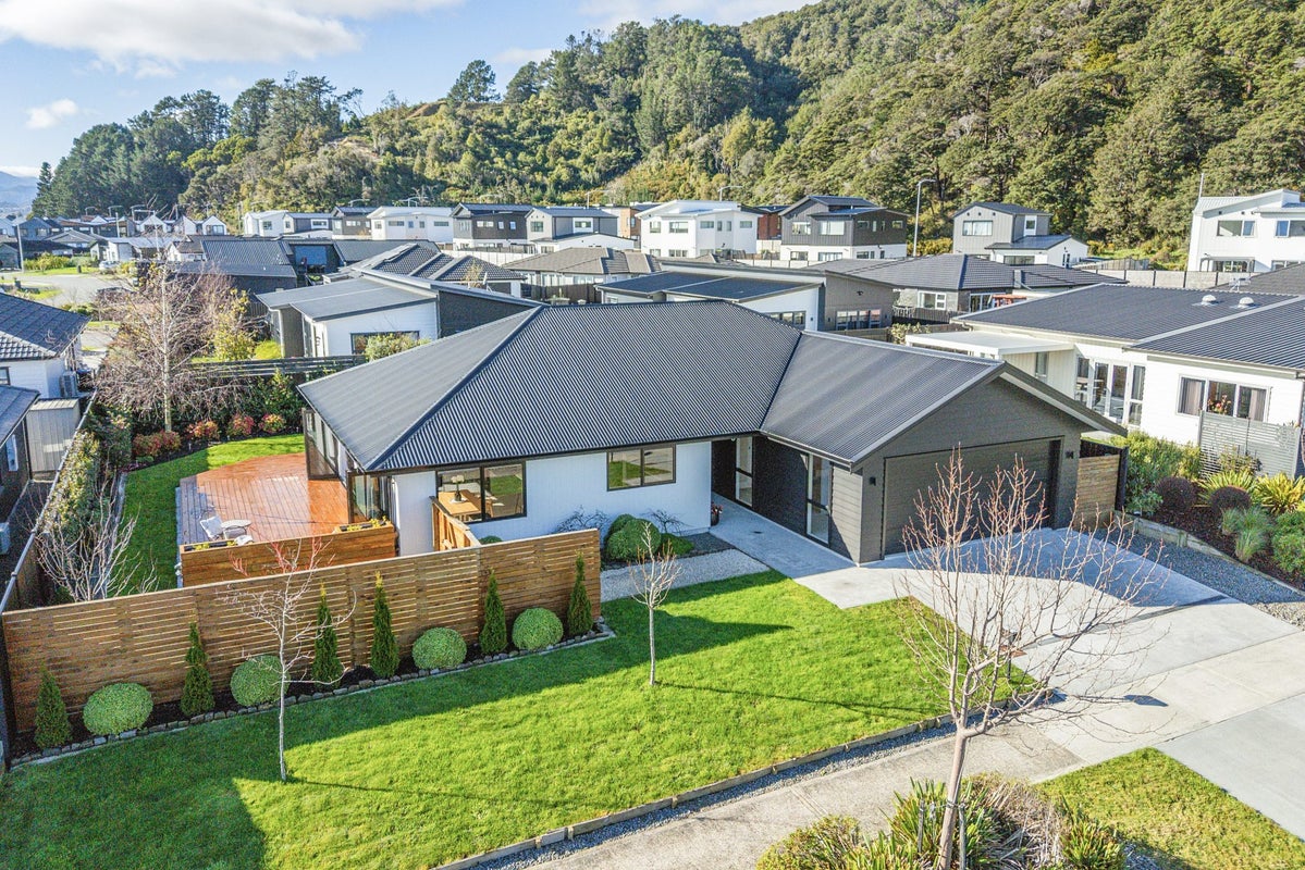 10 Hopkirk Avenue, Wallaceville, Upper Hutt - Carousel 1