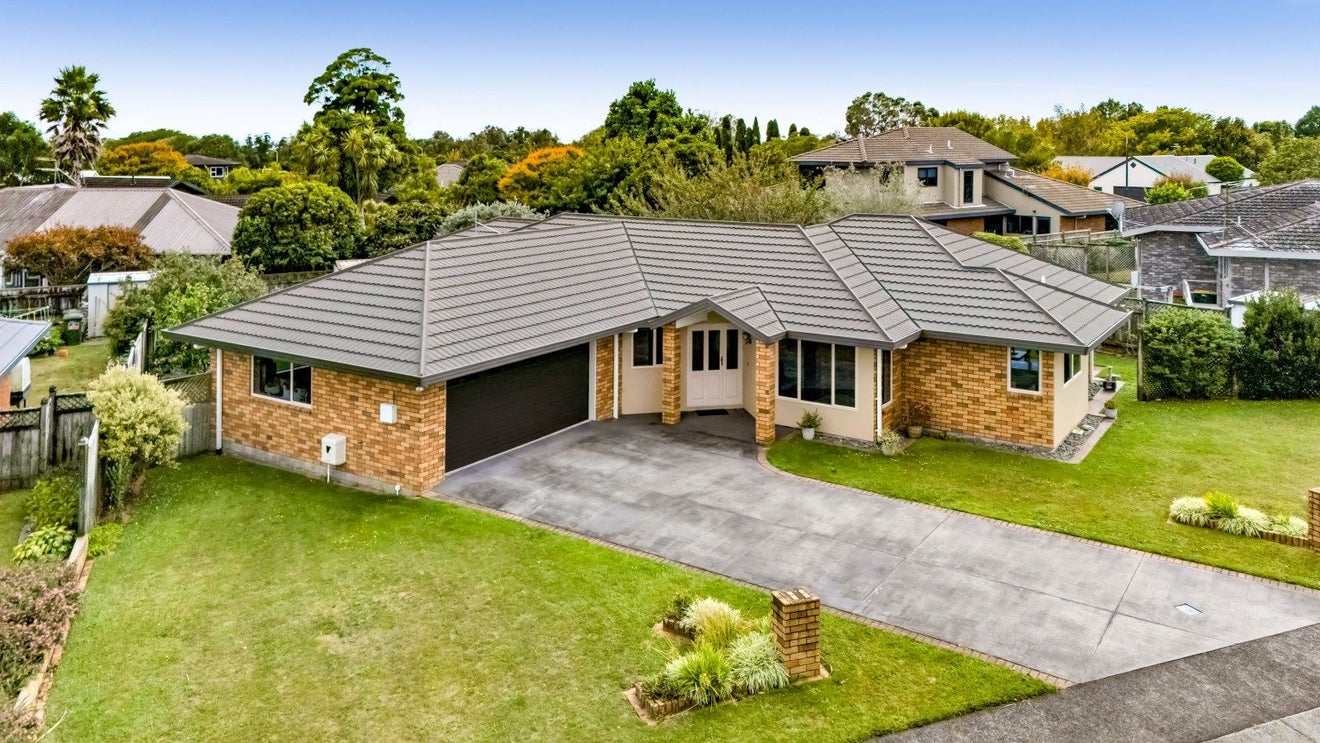 4 Adam Lile Drive, Highlands Park, New Plymouth - Carousel 2