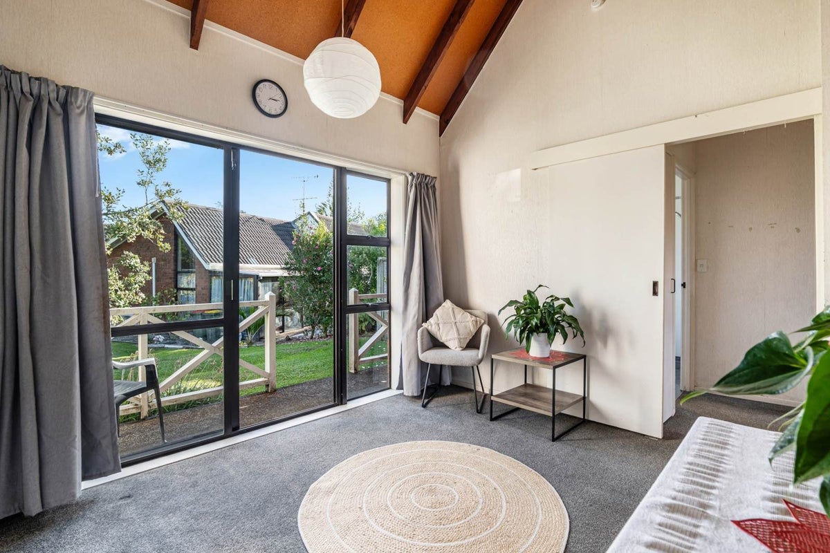10 Fantail Court, Orewa, Orewa - Carousel 2