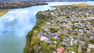32 Abbotleigh Avenue, Te Atatu Peninsula, Auckland - Carousel 1