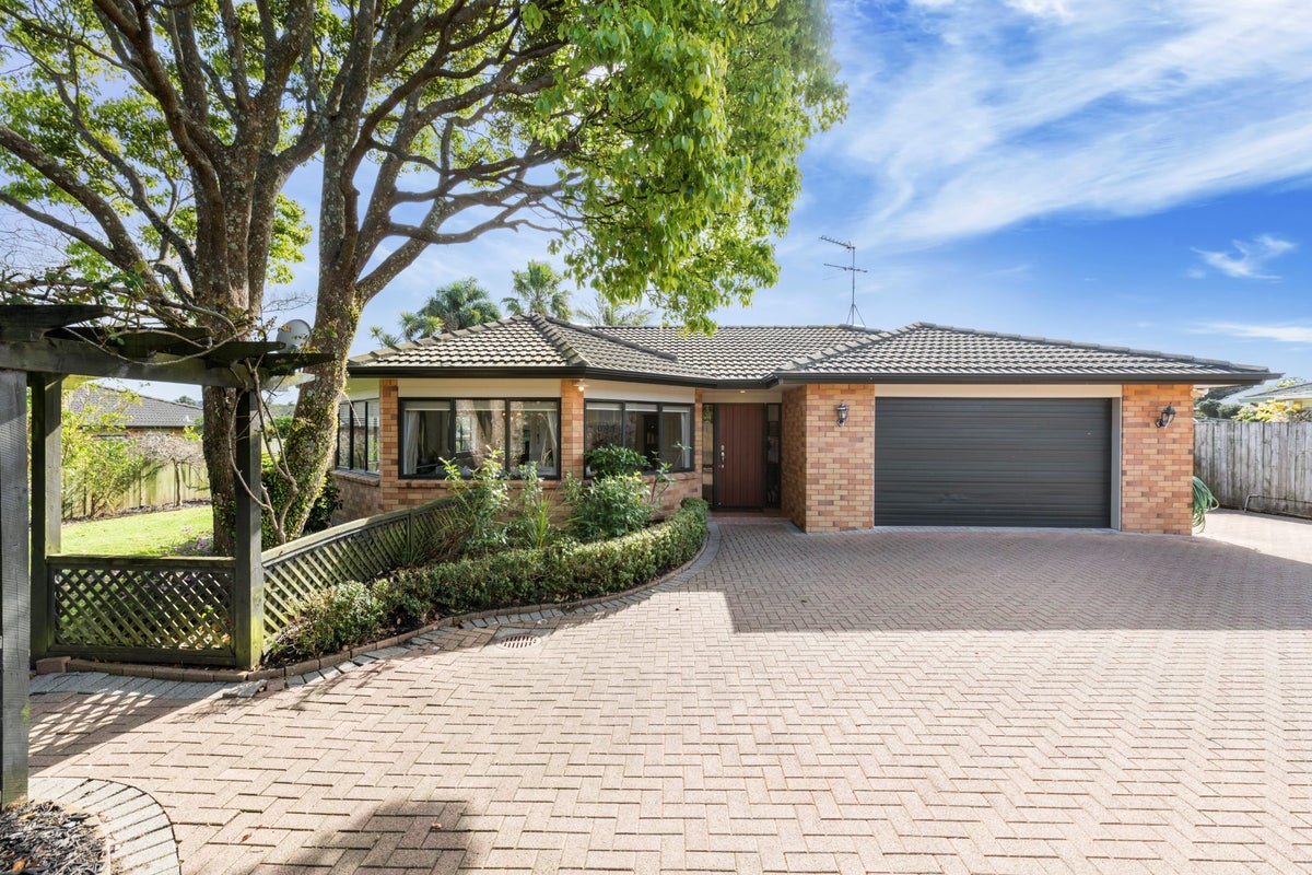 22 Flora Place, Wattle Downs, Auckland - Carousel 1