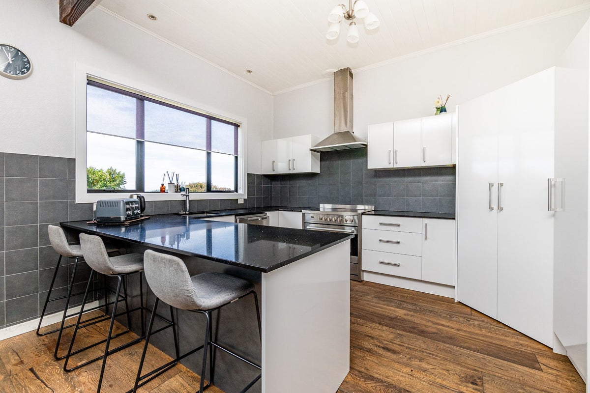 729 Blue Cliffs Road, Saint Andrews - Carousel 1