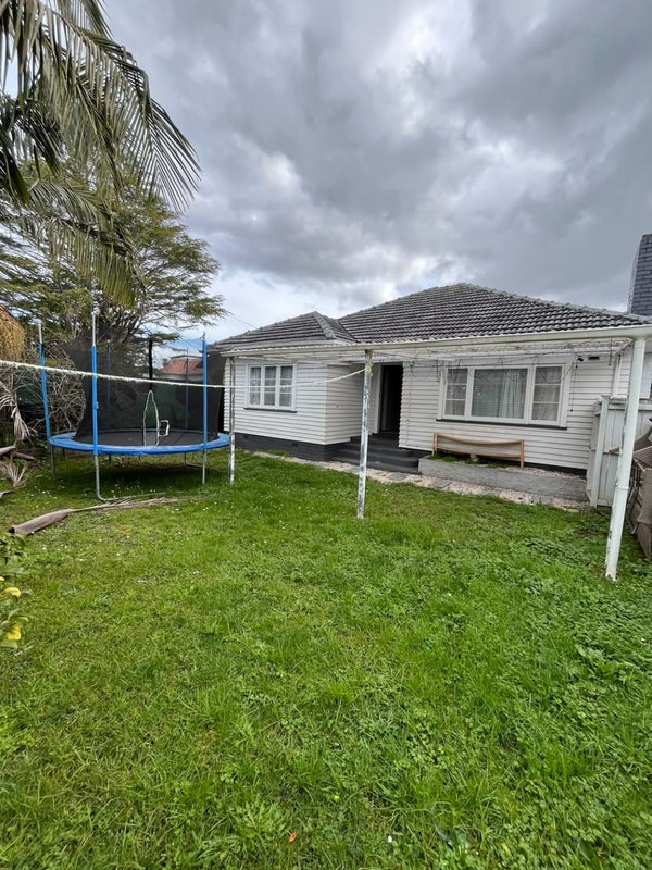 33 Titirangi Road, New Lynn, Auckland - Carousel 13