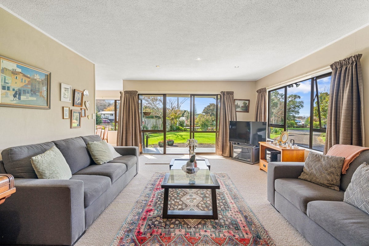 2 Bays Road, Papakura - Carousel 2