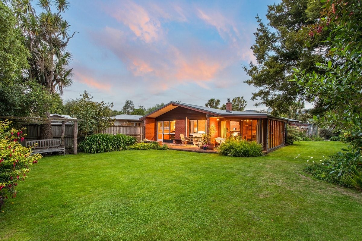 90 Fisher Avenue, Beckenham, Christchurch - Carousel 1