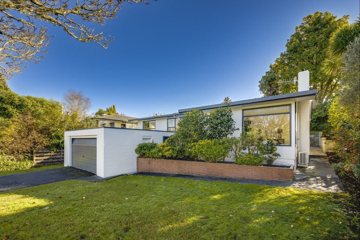 41 Muritai Crescent, Havelock North, Havelock North - Carousel 1