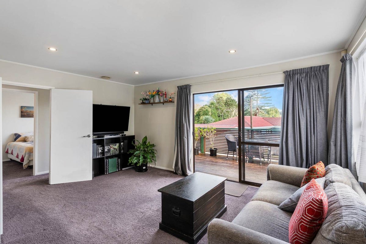 2/6 Borich Road, Sunnyvale, Auckland - Carousel 2