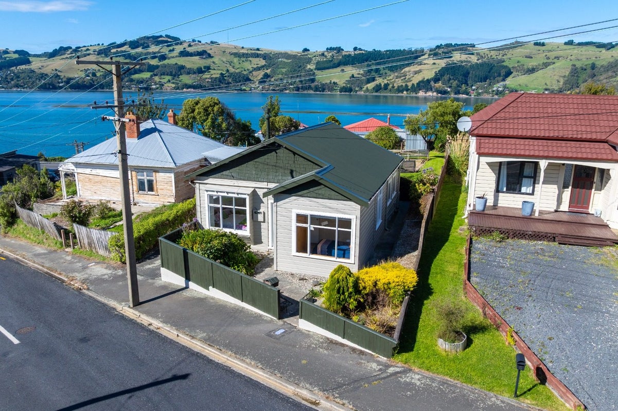 3 Athol Place, Ravensbourne, Dunedin - Carousel 1