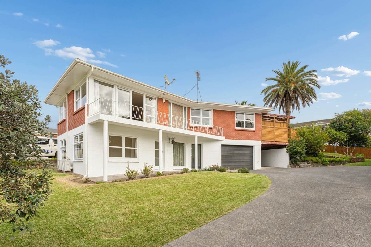 18 Manhattan Heights, Glendene, Auckland - Carousel 1