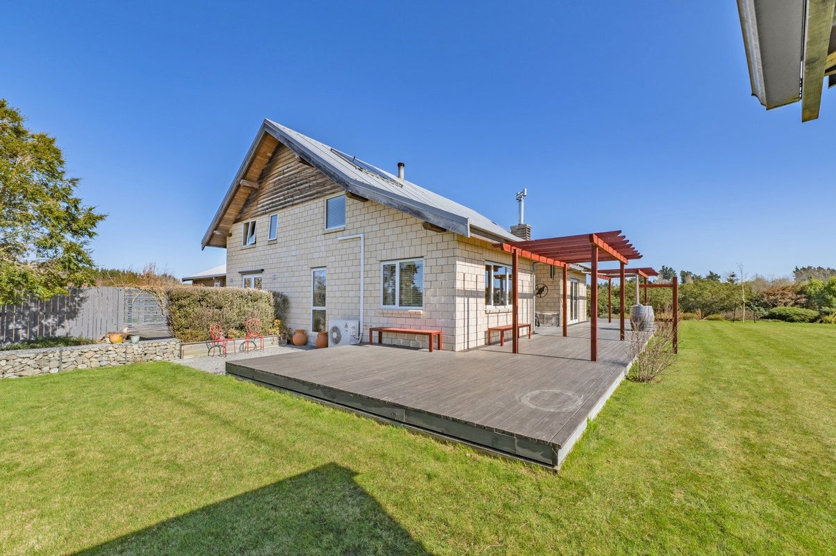 9 Hayfield Terrace, Cust, Rangiora - Carousel 1