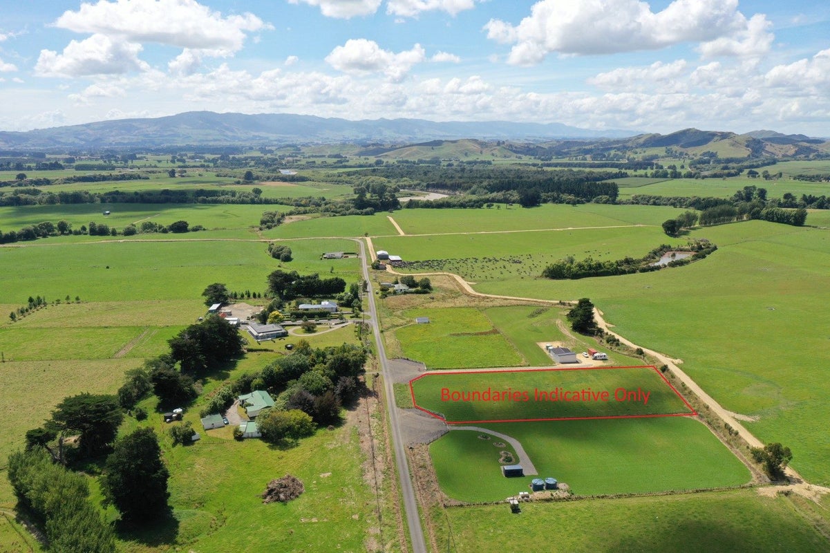 48 Oparatai Road, MANGATAINOKA, PAHIATUA - Carousel 1