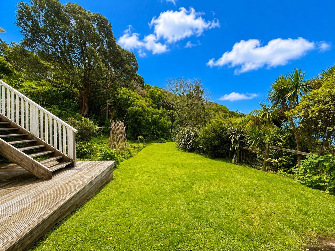 22 Dorking Road, Brooklyn, Wellington - Carousel 16