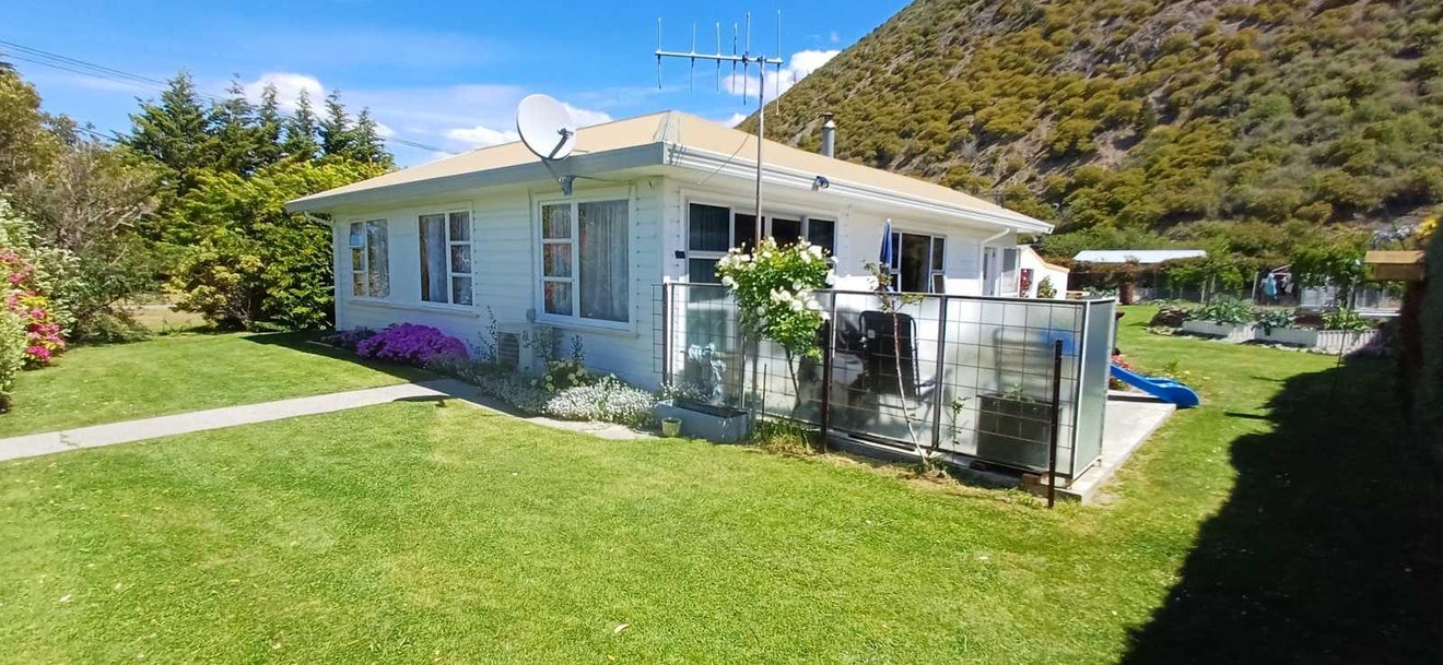69 Gordon Street, Kurow, Kurow - Carousel 1