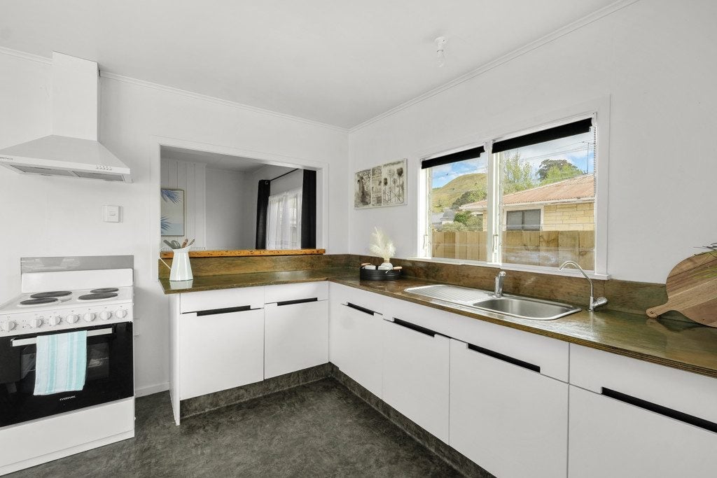 6 Duke Street, Tamarau, Gisborne - Carousel 2