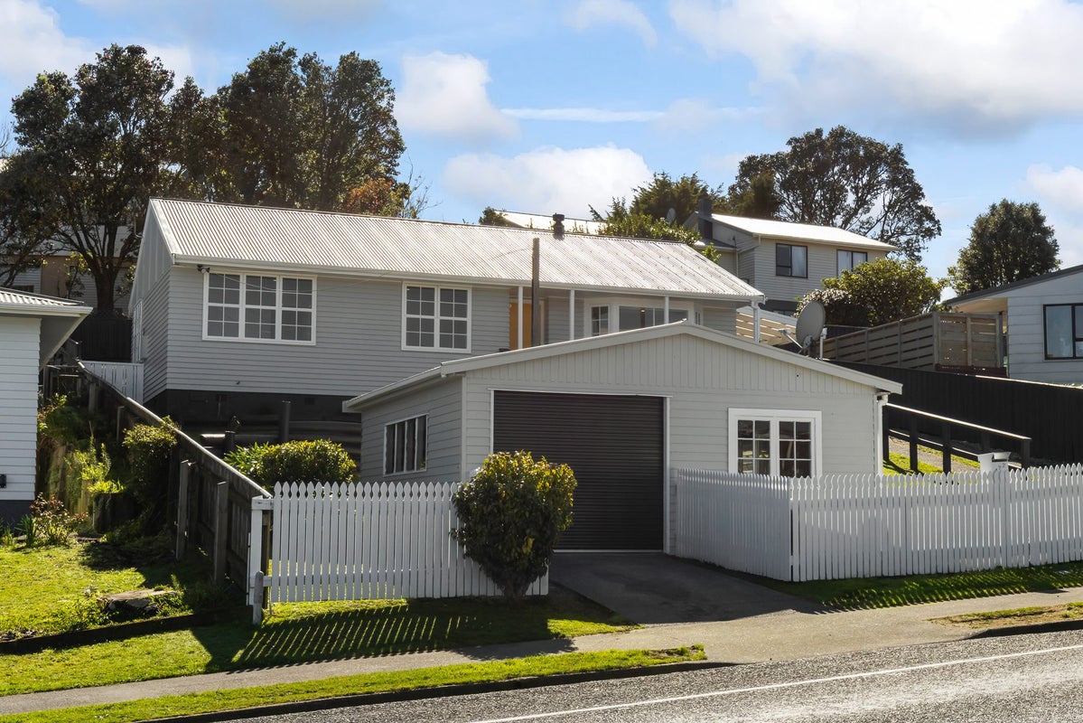 472 Warspite Avenue, Ascot Park, Porirua, Wellington - Carousel 24