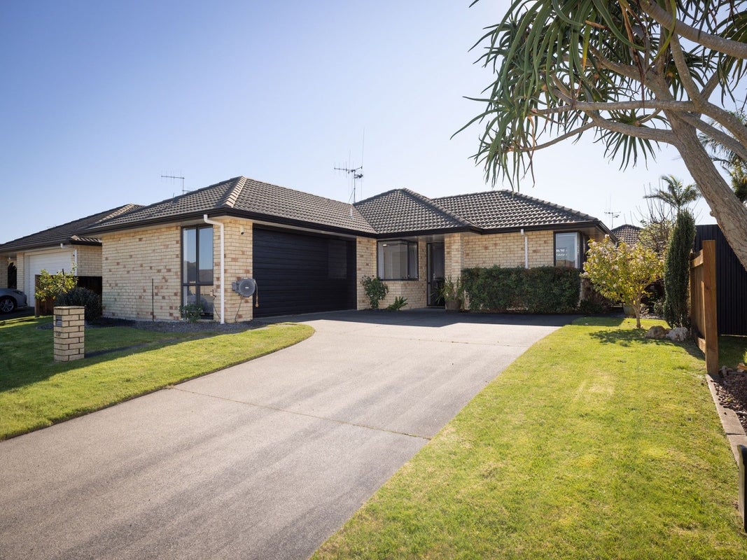 723 Gloucester Road, Papamoa Beach, Papamoa - Carousel 1