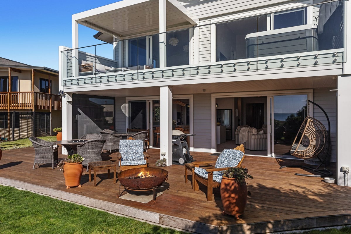 12 Captains Cove, Coastlands, Whakatane - Carousel 1