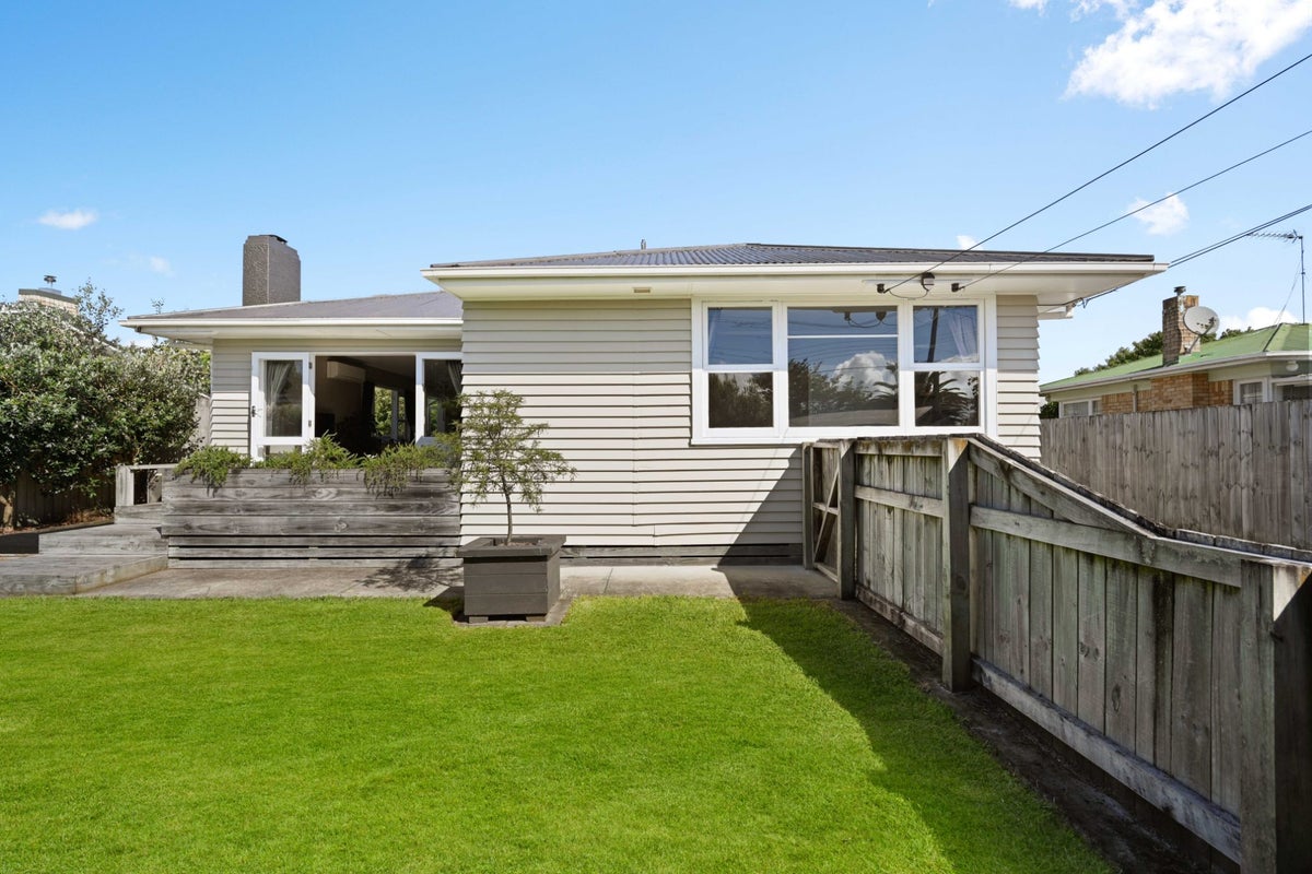 16 Minifie Avenue, Melville, Hamilton - Carousel 1