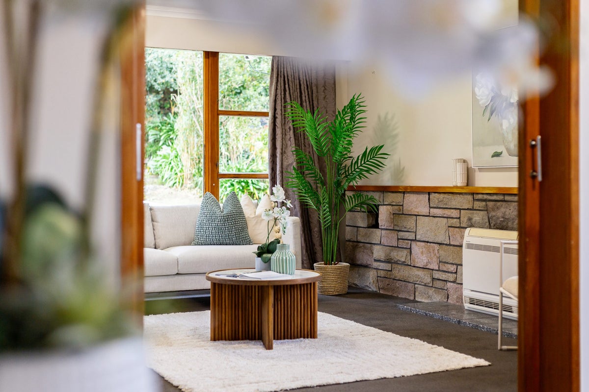 296 Main Road, Tawa, Wellington - Carousel 2