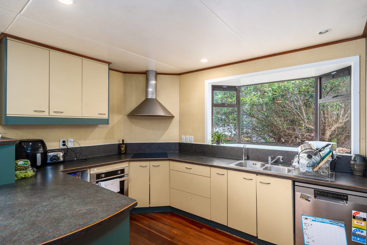 131 Dimock Street, Titahi Bay, Porirua - Carousel 1