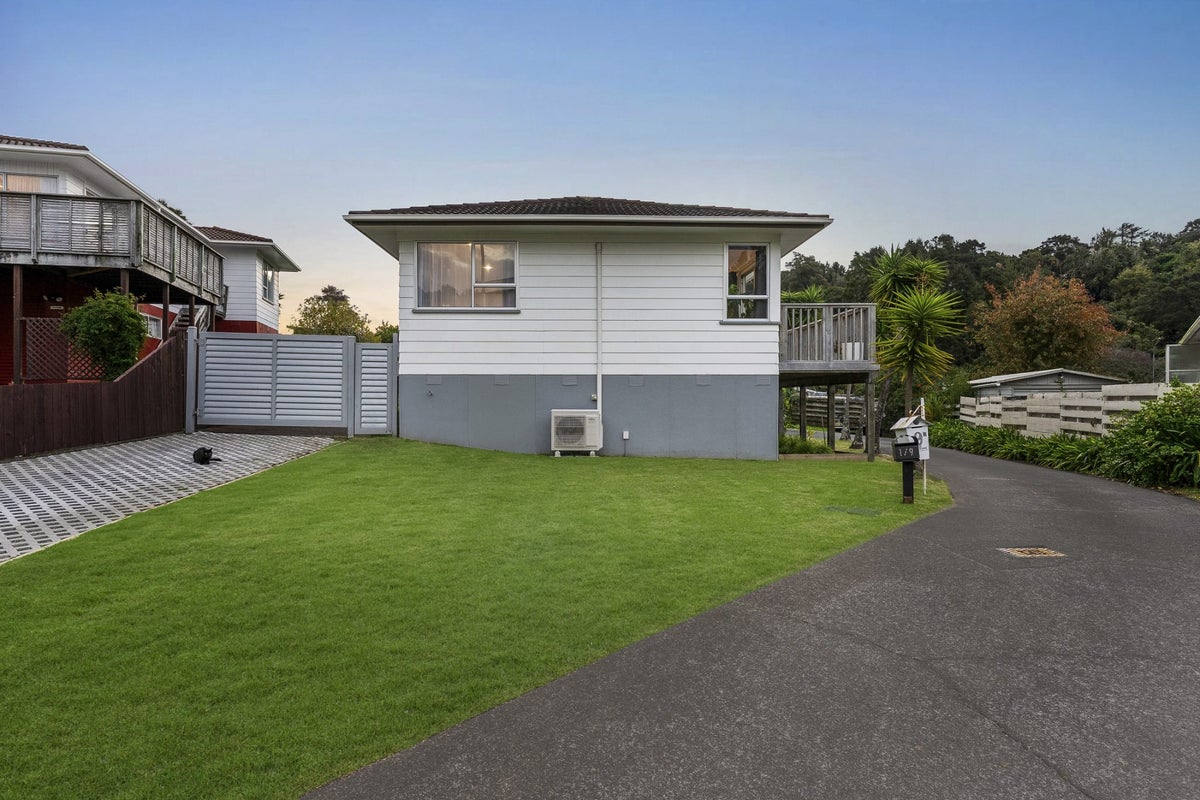 1/9 Embassy Place, Glenfield, Auckland - Carousel 21