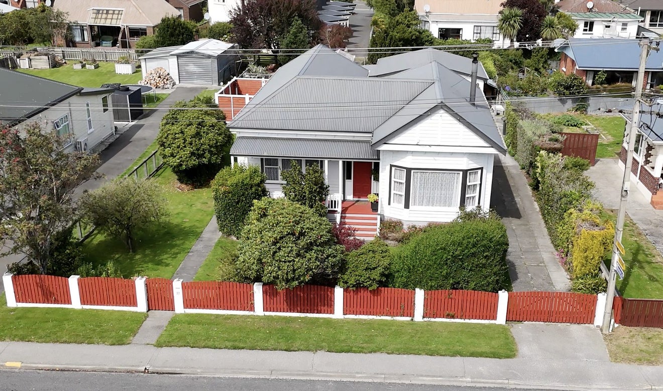 77 Charlotte Street, Balclutha - Carousel 1