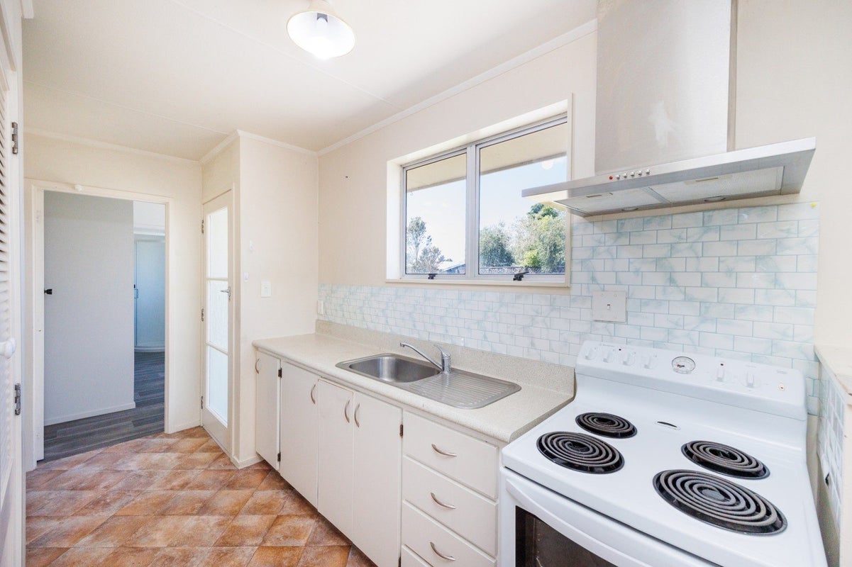 80 Benmore Avenue, Cloverlea, Palmerston North - Carousel 2