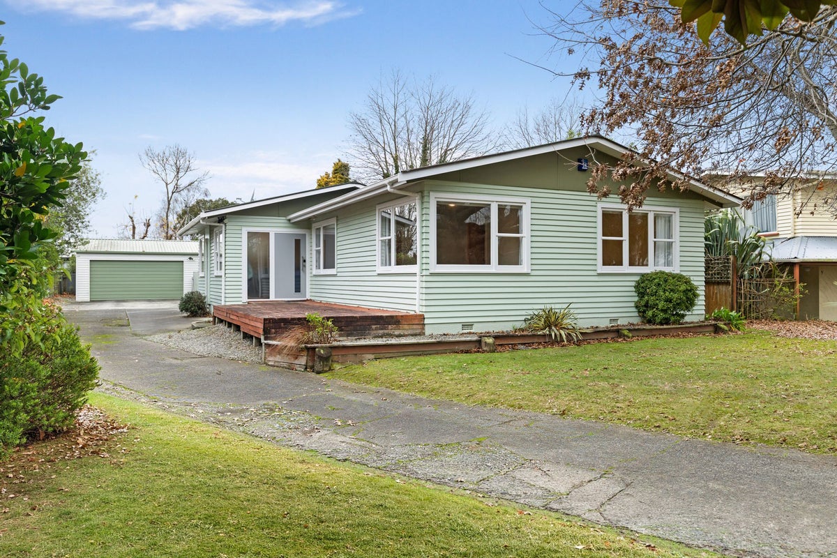7 Lifford Place, Awapuni, Palmerston North - Carousel 1