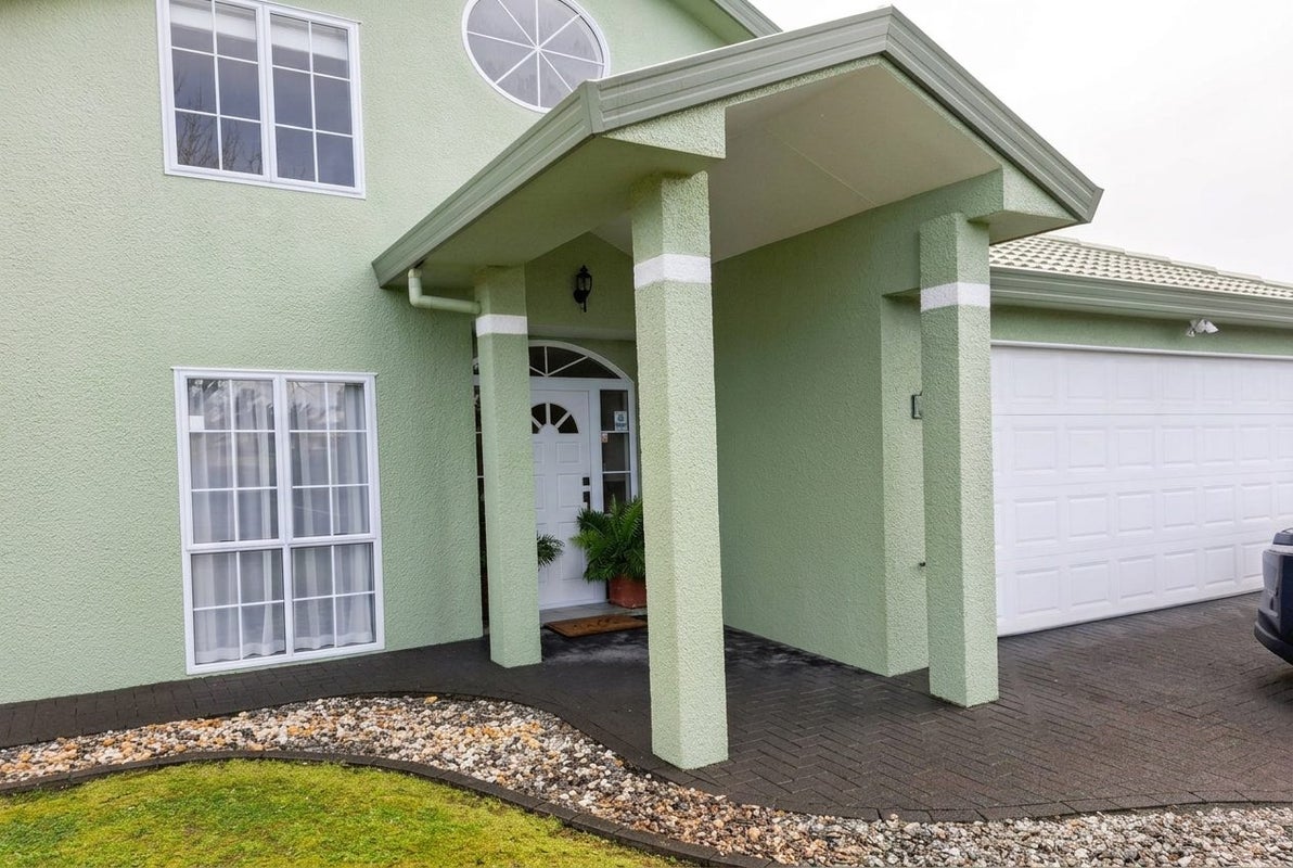 46 Whiting Grove, West Harbour, Auckland - Carousel 1
