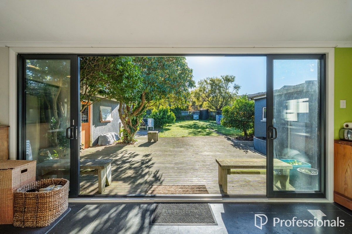 18 Burden Avenue, Wainuiomata, Lower Hutt - Carousel 1